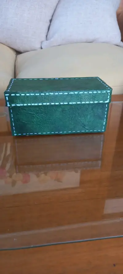 Caja decorativa verde - miniatura 1