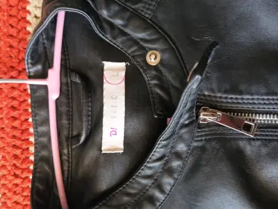 Chaqueta de cuero negra - miniatura 3