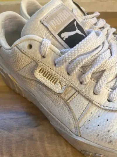 Zapatillas Puma blancas usadas - miniatura 3