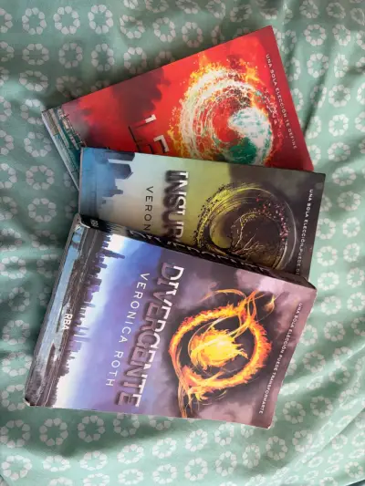 Trilogía Divergente de Veronica Roth - miniatura 1