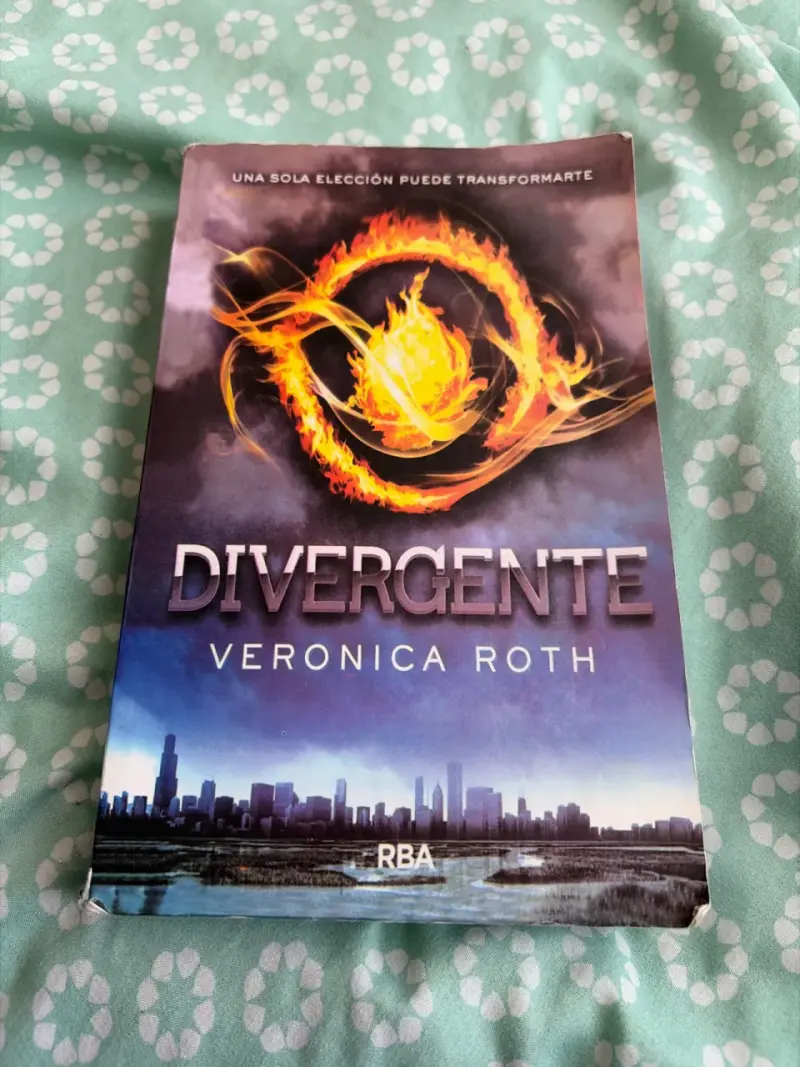 Trilogía Divergente de Veronica Roth - 2