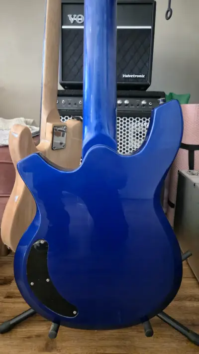 Bajo eléctrico azul metálico - miniatura 3
