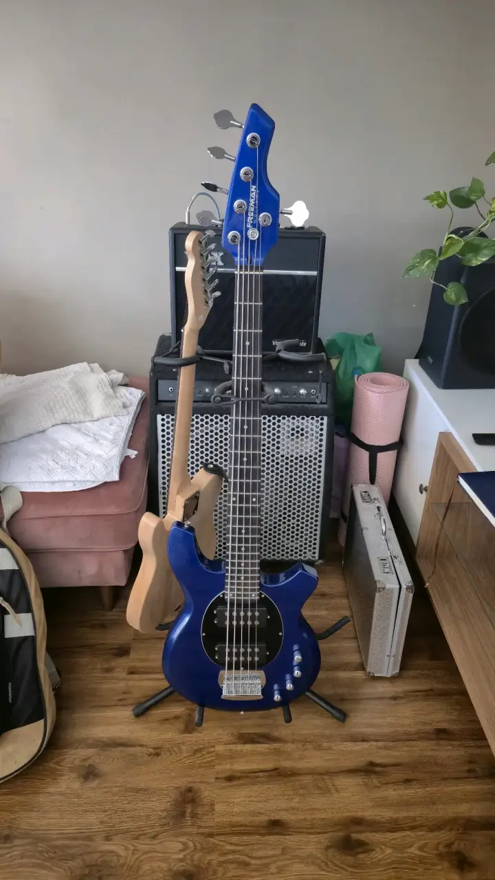 Bajo eléctrico azul metálico - 5