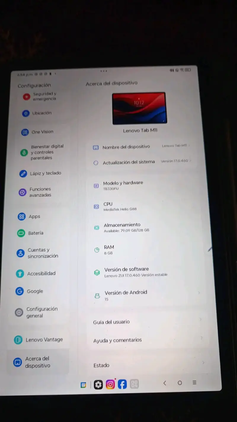 Tablet Lenovo con funda y lápiz - 2