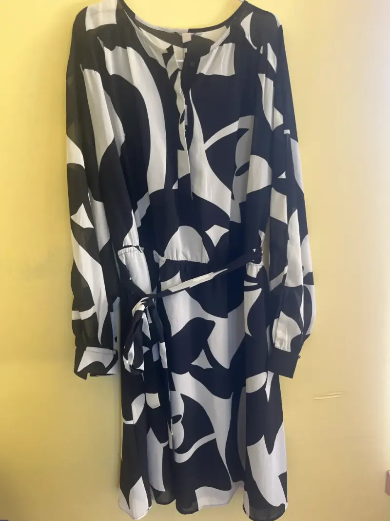 Vestido blanco y negro estampado H&M