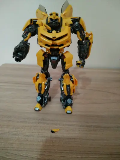 Bumblebee wasp warrior - miniatura 1