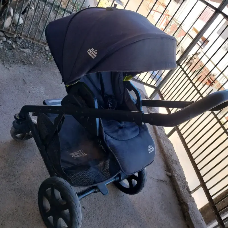 Coche de paseo Joie gris