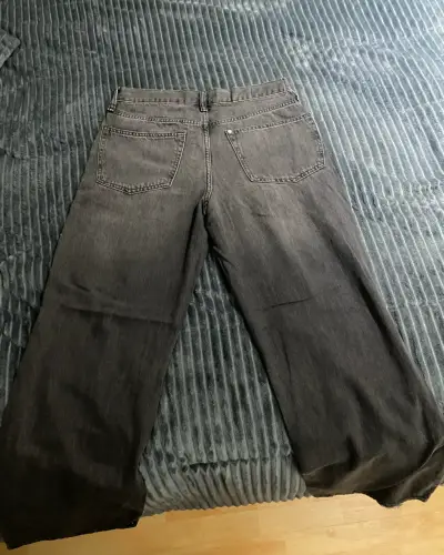 Jeans  H & M  Straight loose fit talla 30/32 - miniatura 2