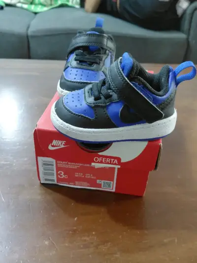 Zapatillas deportivas negras y azules - miniatura 2