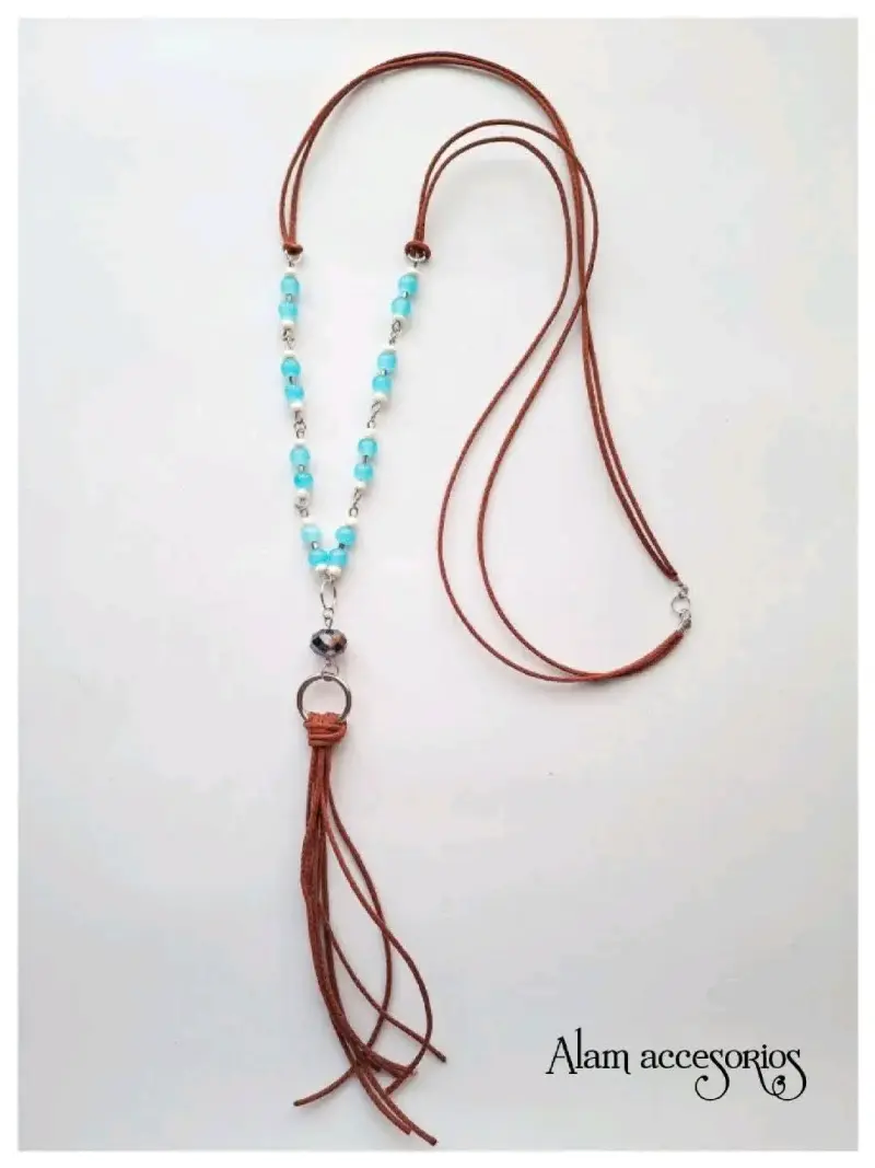 Collar artesanal con cuentas celestes - 2