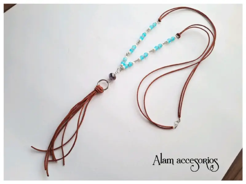 Collar artesanal con cuentas celestes - 3