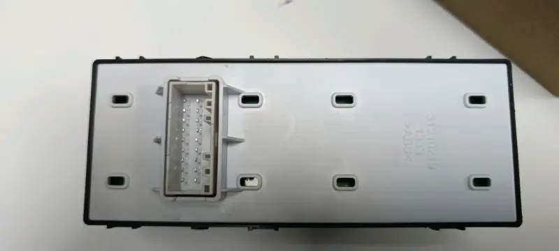 Interruptor alza vidrios Kia Rio 5 - 3