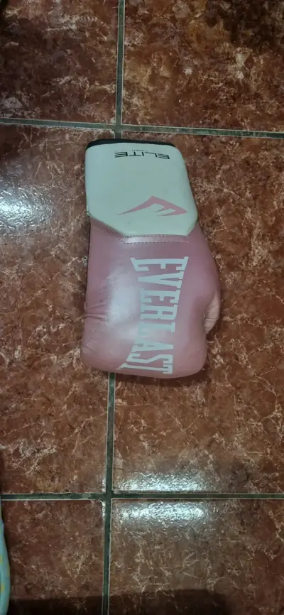 Saco de boxeo Everlast con guantes - miniatura 3