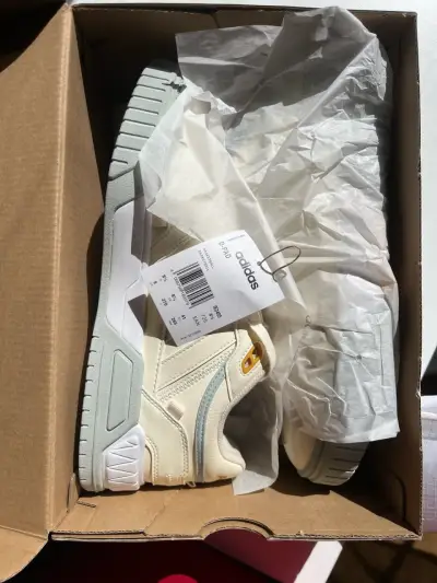 Zapatillas Adidas blancas nuevas - miniatura 1