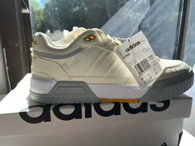 Zapatillas Adidas blancas nuevas - miniatura 2