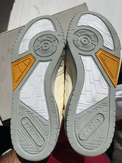 Zapatillas Adidas blancas nuevas - miniatura 3