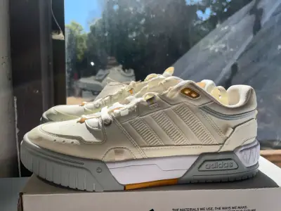 Zapatillas Adidas blancas nuevas - miniatura 4