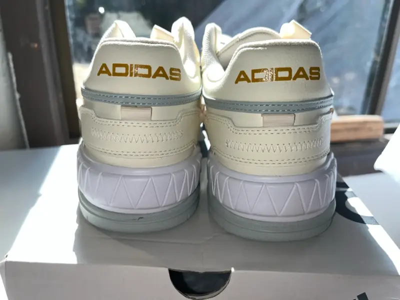 Zapatillas Adidas blancas nuevas - 5