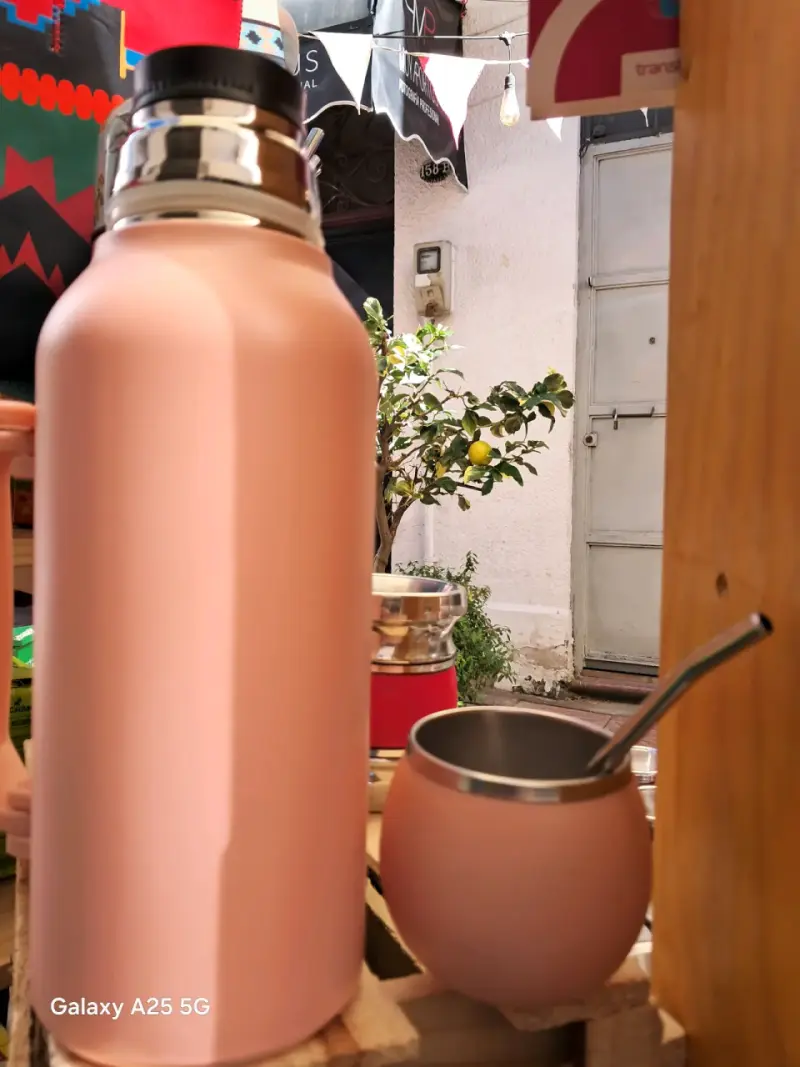 Termo rosa con mate integrado - 2