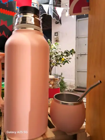 Termo rosa con mate integrado - miniatura 2