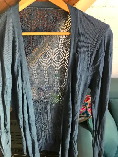 Cardigan de encaje azul oscuro - miniatura 1