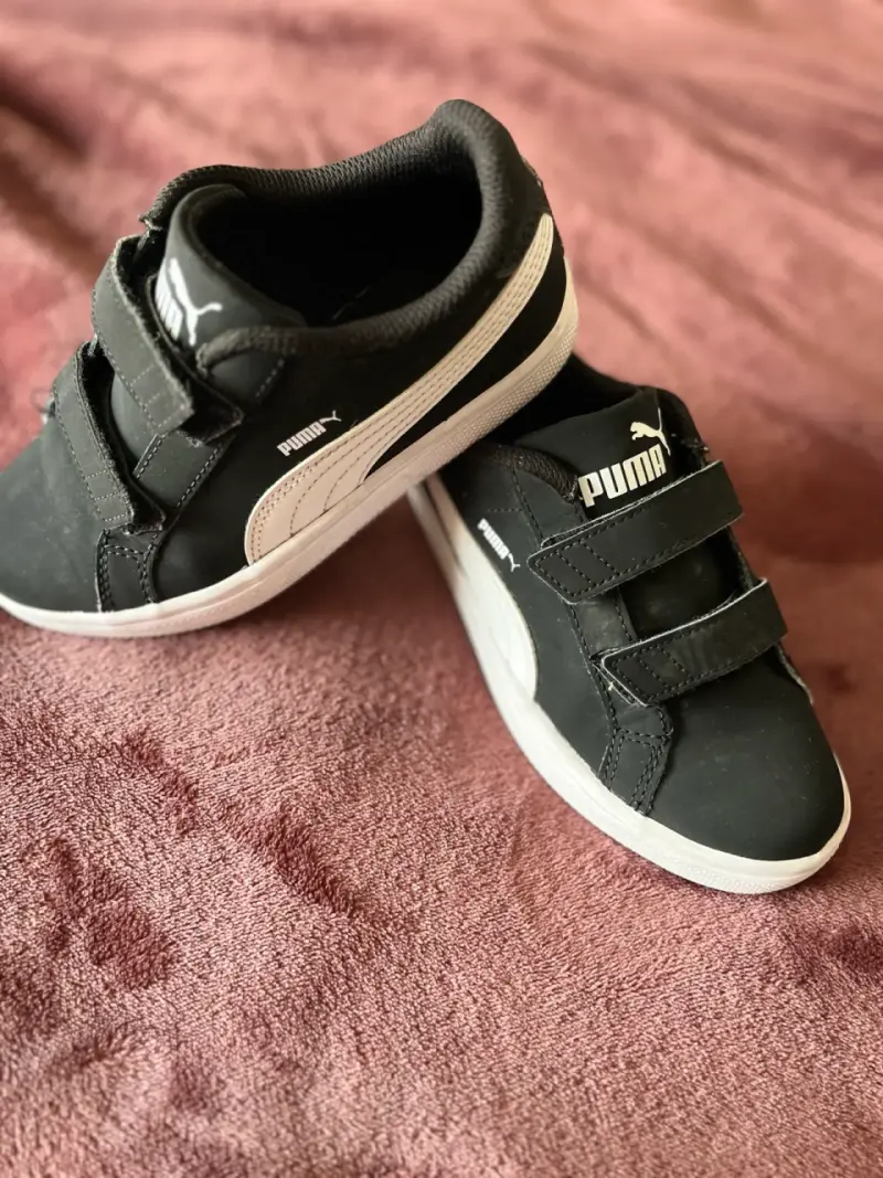 Zapatillas negras con velcro - 1
