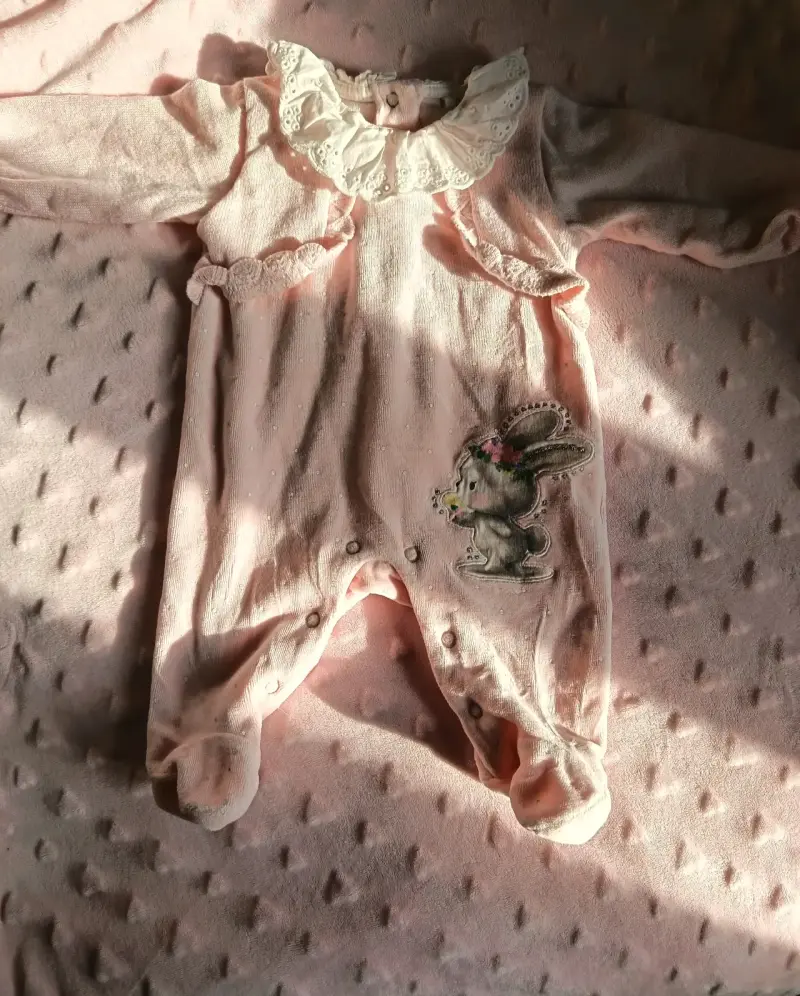Abrigo bebé rosado con capucha - 3