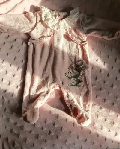 Abrigo bebé rosado con capucha - miniatura 3