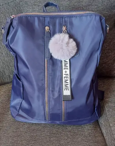 Mochila negra de cuero sintético - miniatura 6