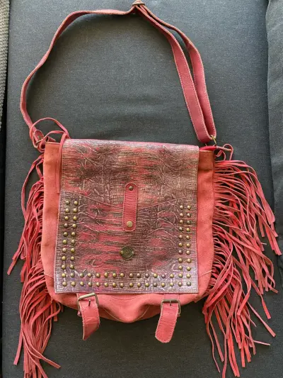 Bolso 100 % cuero /gamuza con flecos y tachas - miniatura 2