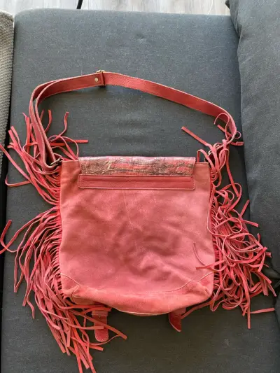 Bolso 100 % cuero /gamuza con flecos y tachas - miniatura 3