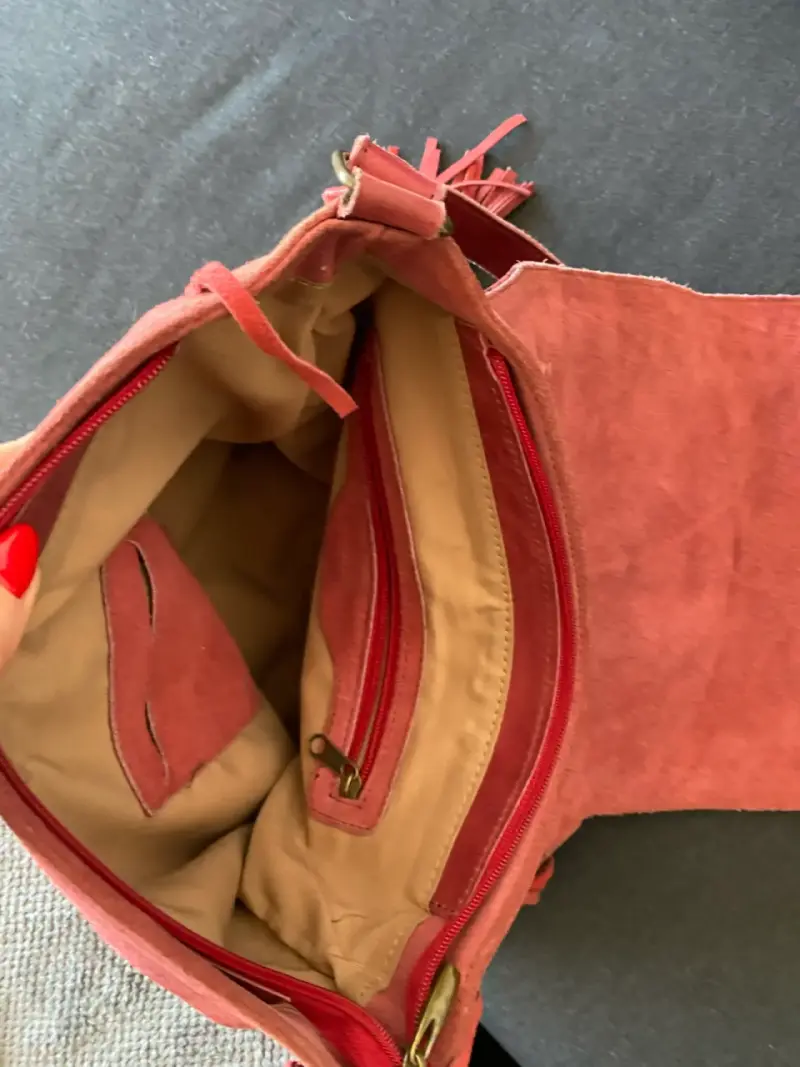 Bolso 100 % cuero /gamuza con flecos y tachas - 4