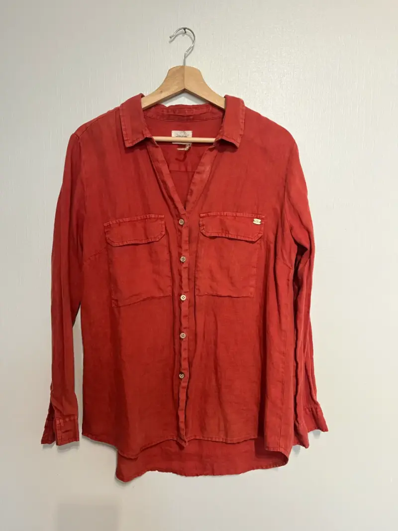 Camisa roja de lino/Umbrale