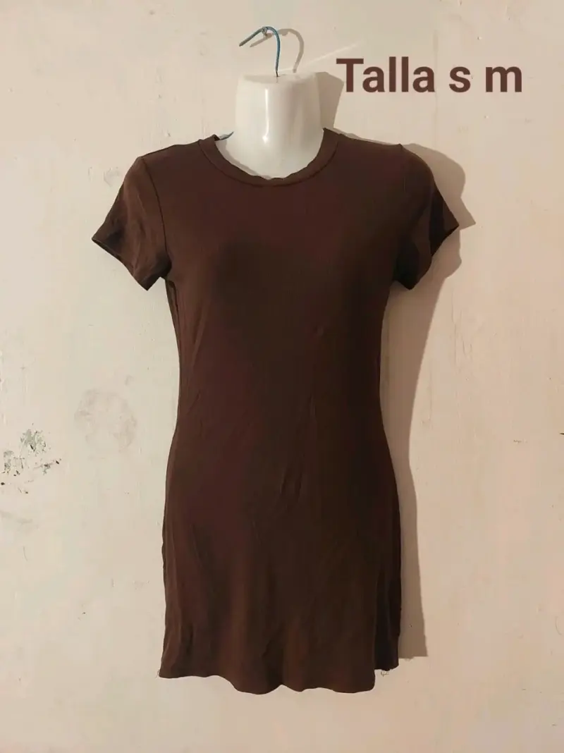 Vestido negro con recorte - 2