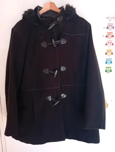 Abrigo negro con capucha - miniatura 1