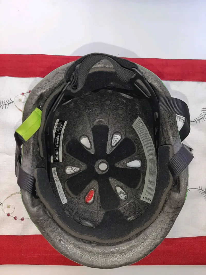 Casco verde con hojas - 3
