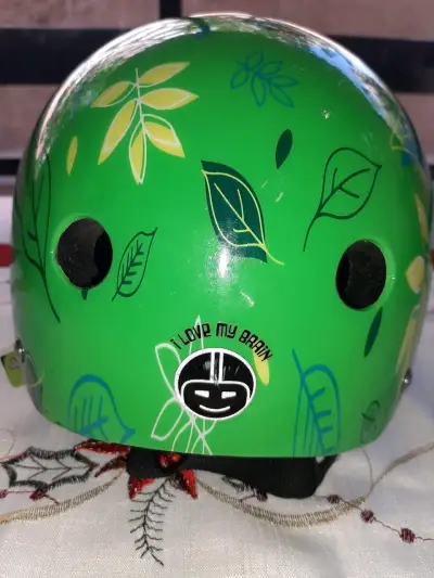 Casco verde con hojas - miniatura 4