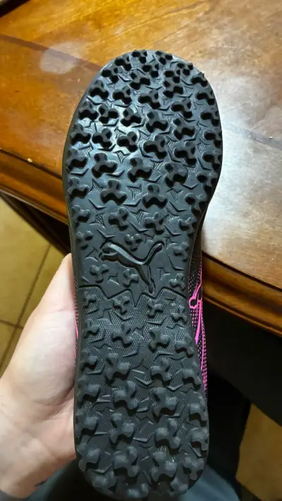 Zapatillas de futbolito niño/niña negras y rosas - miniatura 2