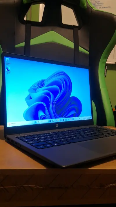 Notebook HP 245 g10 14" 512 ssd NUEVO - miniatura 1