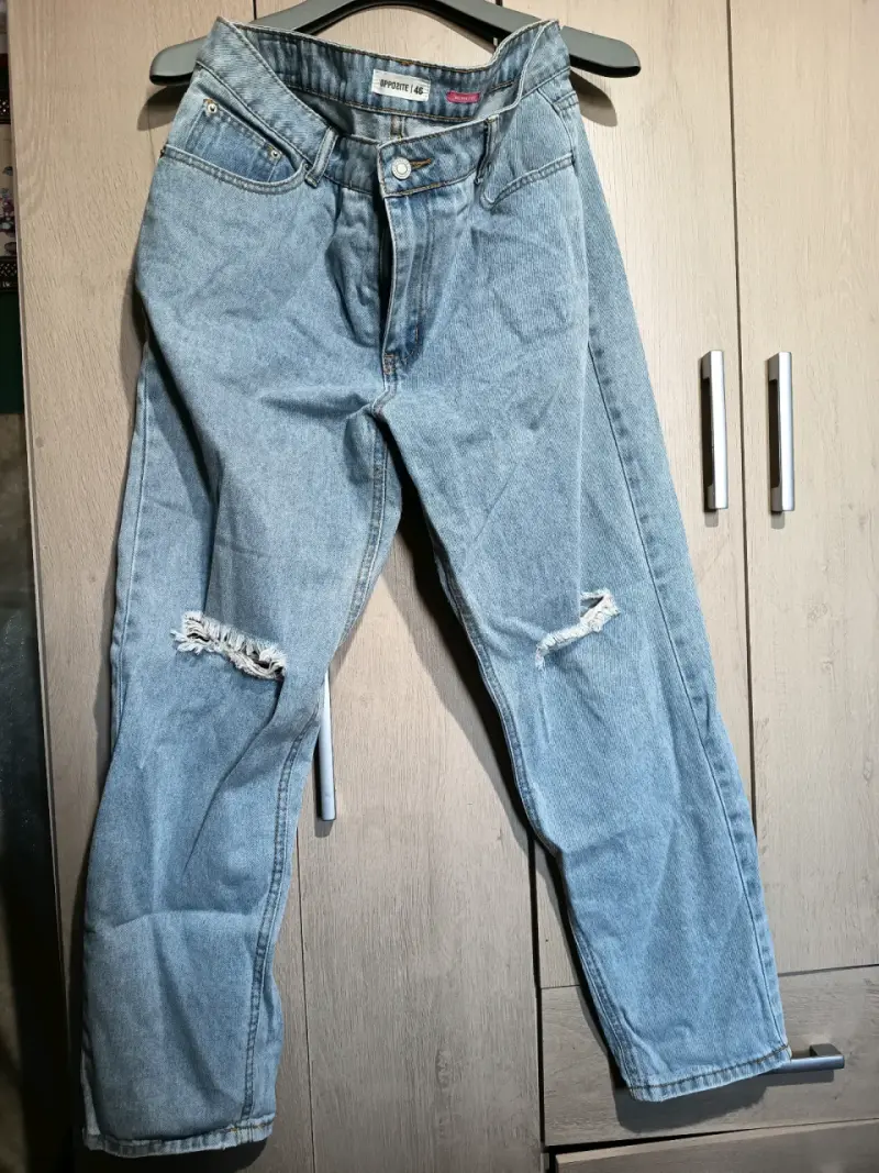 Jeans azul con roturas