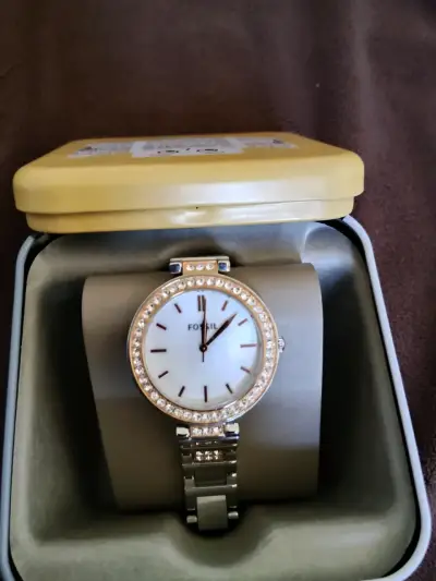 Reloj Fossil dorado con cristales - miniatura 1