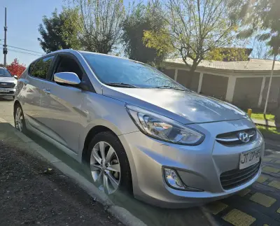 Hyundai accent 2017 - miniatura 1
