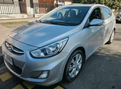 Hyundai accent 2017 - miniatura 3