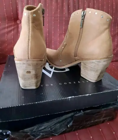 Botines de cuero . - miniatura 1