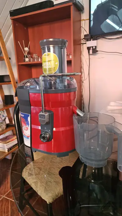 Extractor de jugo Oster rojo - miniatura 2