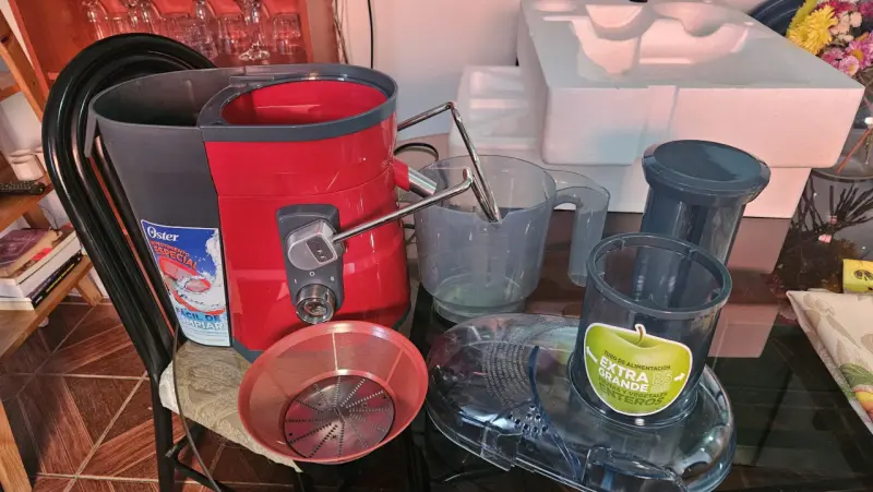 Extractor de jugo Oster rojo - 4
