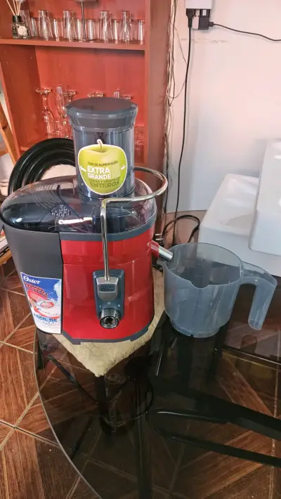 Extractor de jugo Oster rojo - miniatura 6