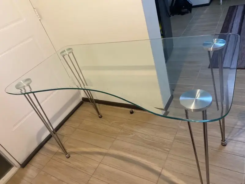 Mesa de vidrio transparente - 2