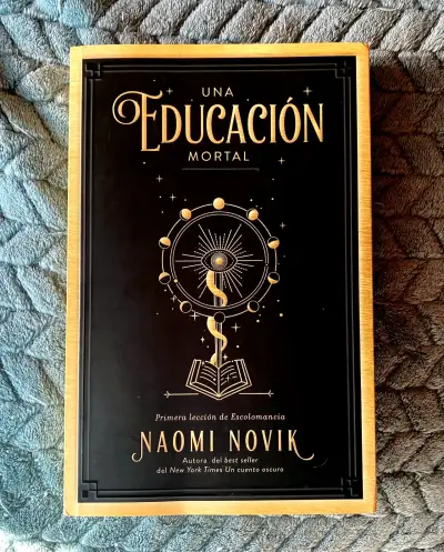 Libro 'Una educación mortal' de Naomi Novik - miniatura 1