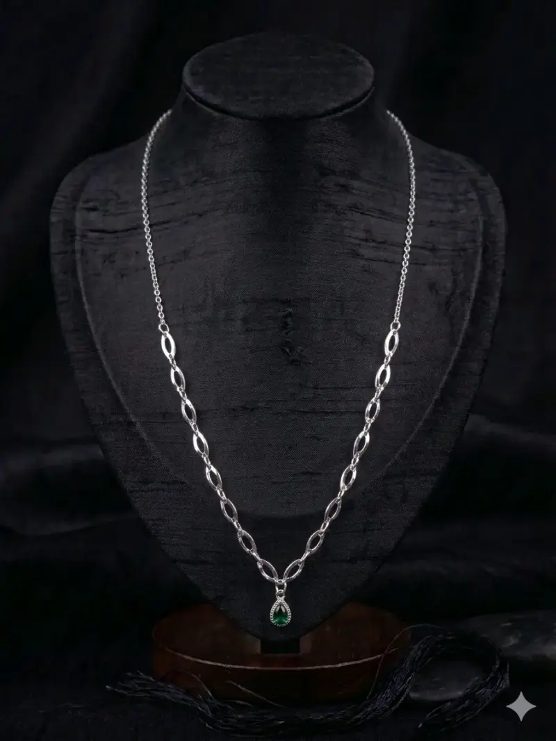 Collar de plata con colgante verde - 1
